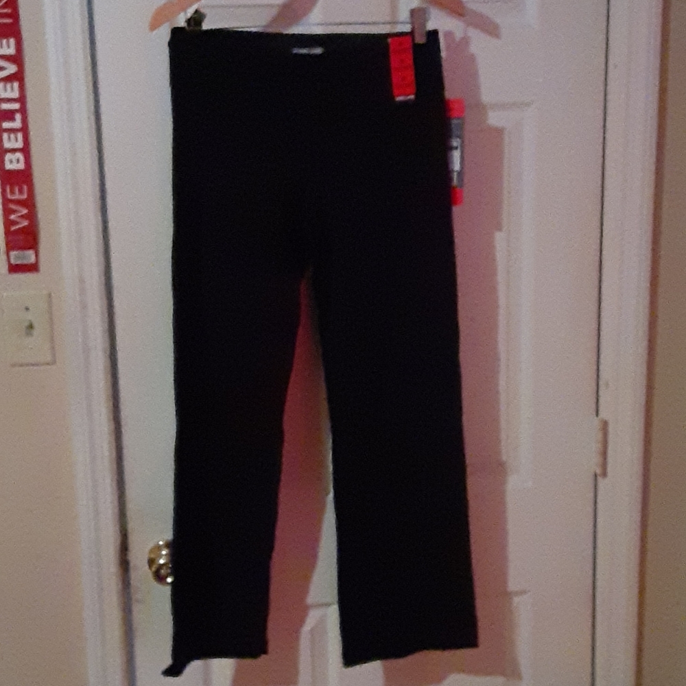 Women's size Medium Kirkland Signature pull on